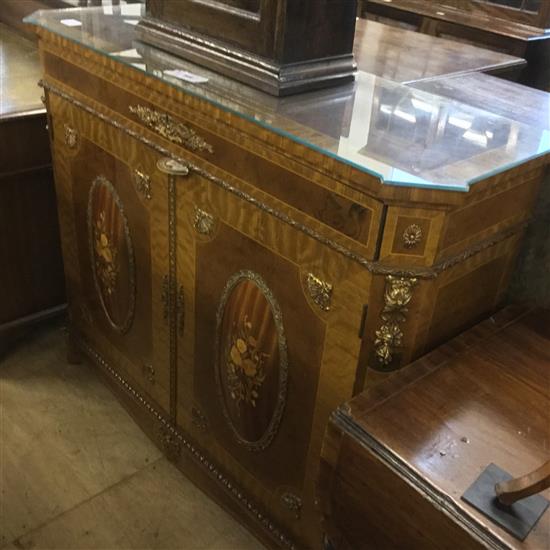 Inlaid walnut dwarf cabinet(-)